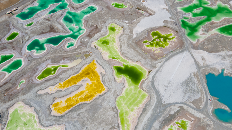 大柴旦翡翠湖：高原戈壁上的调色盘